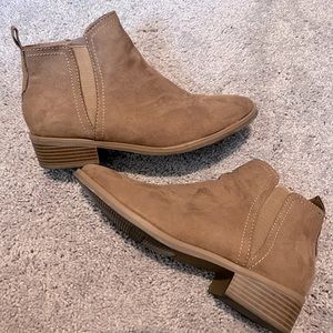 Women brown boots